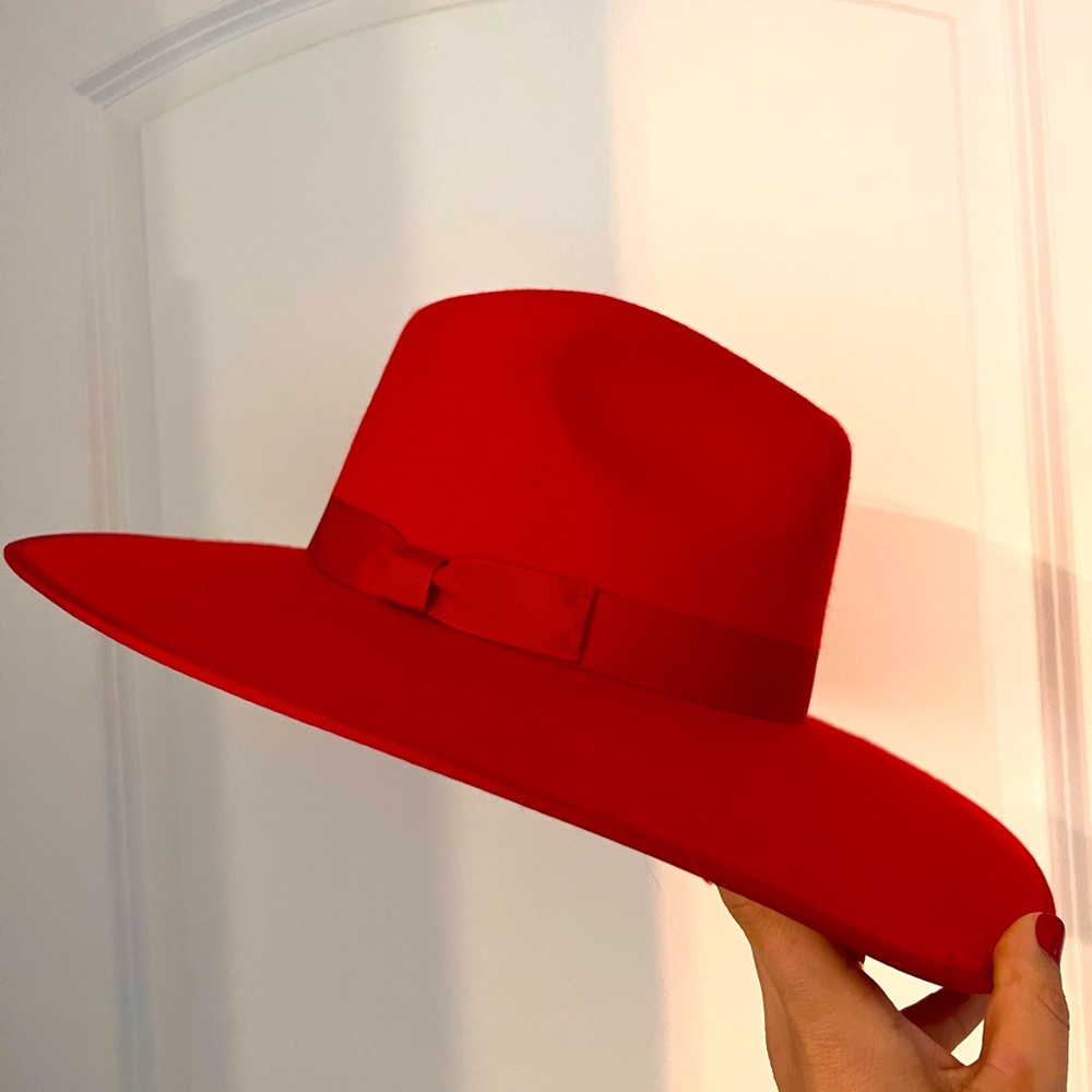 Lack of colors hat